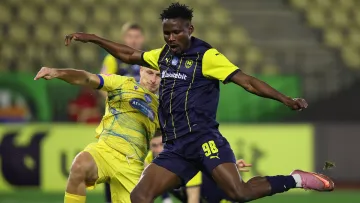 «Голкіпер вдарив мене в коліно»: нападник Металіста 1925 сказав усе, що думає про суддівство в матчі з Оболонню