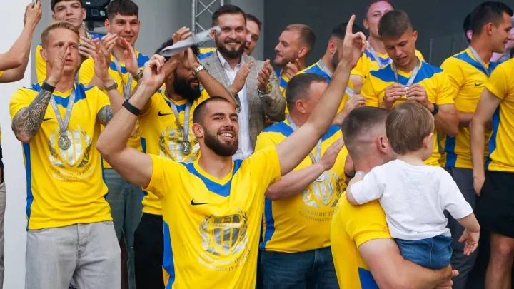 Крики, пісні і шампанське: як Олександрія відсвяткувала історичне друге місце в чемпіонаті України