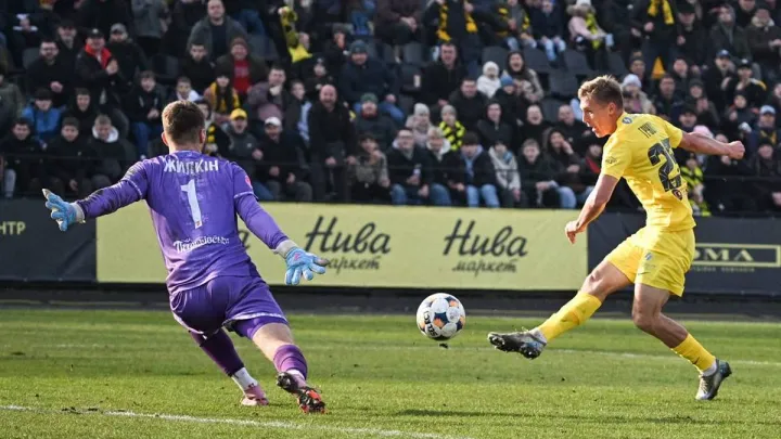 Друге коло Першої ліги відкрито трьома матчами 16 туру: головна гра Буковина – Інгулець завершилася сенсацією