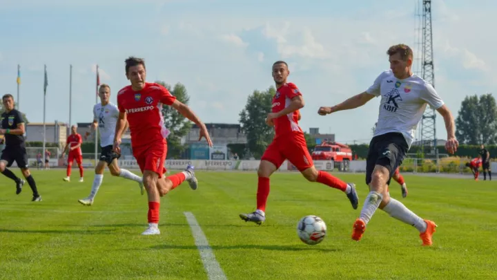 Завершальні матчі сьомого туру Першої ліги: Нива Бузова відпускає Карпати, а Полтава підіймається в топ-3