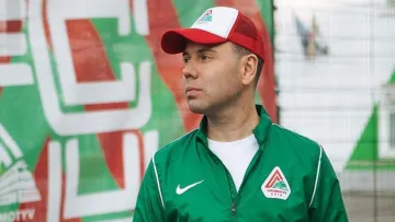 На лівій руці: президент клубу Другої ліги пообіцяв зробити татуювання емблеми після виходу до фіналу Кубка