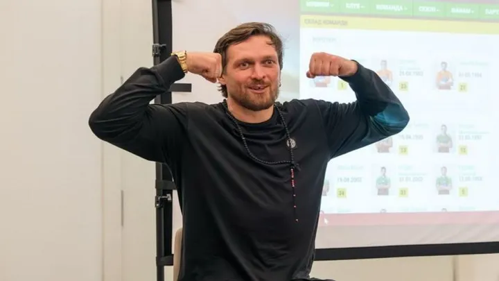 Усик завітав на тренувальні збори Полісся: чемпіон провів мотиваційну лекцію для команди Ротаня