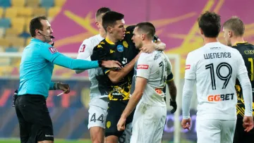 «Можна книгу написати про помилки арбітра»: Хацкевич сказав, як суддя особисто «вбив» Полісся у матчі з Рухом