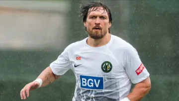 Чемпіон світу та легенда Баварії: Усик сфотографувався з Мюллером після матчу Полісся з Ванкувер Вайткепс