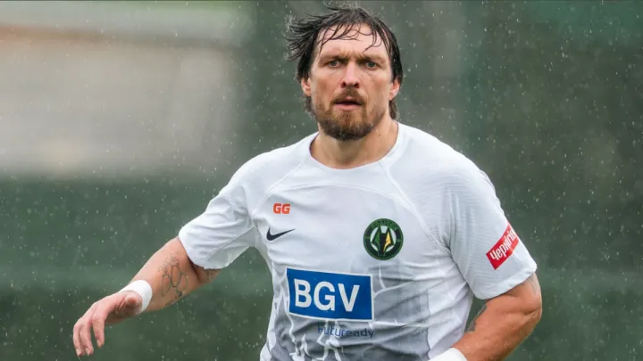 Чемпіон світу та легенда Баварії: Усик сфотографувався з Мюллером після матчу Полісся з Ванкувер Вайткепс