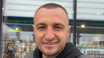 «Він сотку коньяку закарпатського шльопне. Дивлюсь, вже червоний»: Кополовець згадав, як вчив мову у Німеччині