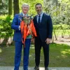 Ахметову презентували головний трофей УПЛ цього сезону: кубок до боса Шахтаря привезли Палкін, Срна і Туран