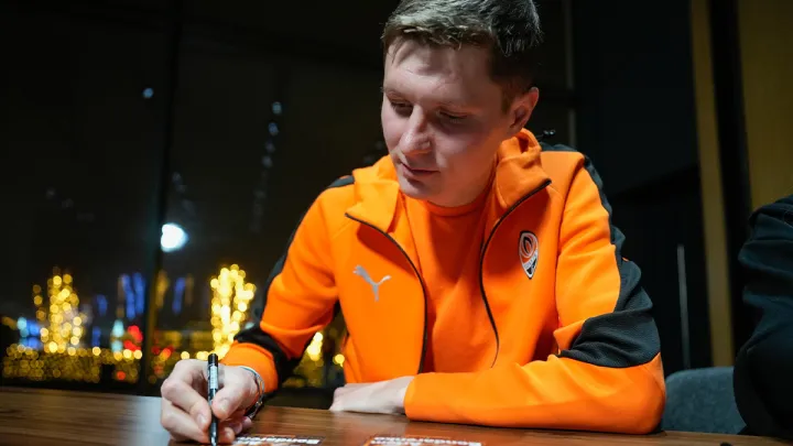 «Гарний сон, правильне харчування»: хавбек Шахтаря відповів на запитання дітей і дав їм пораду