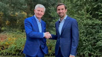 «Ми плануємо призначити нового тренера»: Ахметов зустрівся з Срною і проанонсував зміни у Шахтарі