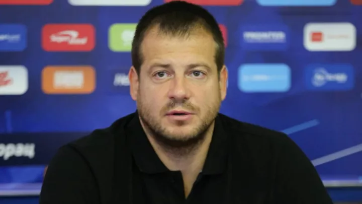 Лалатович став головним тренером Зорі: луганський клуб офіційно назвав спадкоємця ван Леувена