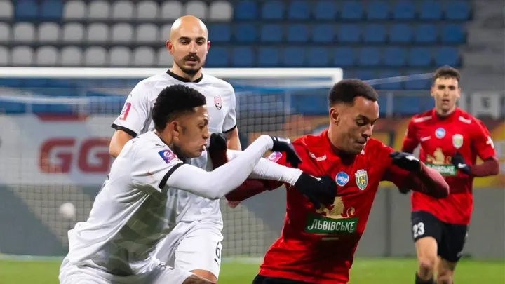 Матч-відкриття 15-го туру УПЛ: Зоря розібралася з Карпатами та відкинула Динамо поза топ-7