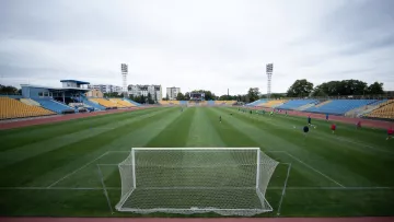 Двом популярним футбольним стадіонам України офіційно заборонили проводити матчі УПЛ: деталі ситуації