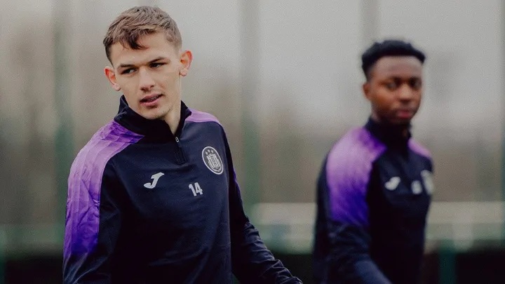 «Фізично він готовий»: головний тренер Андерлехта натякнув на дебют Сікана після першого тренування