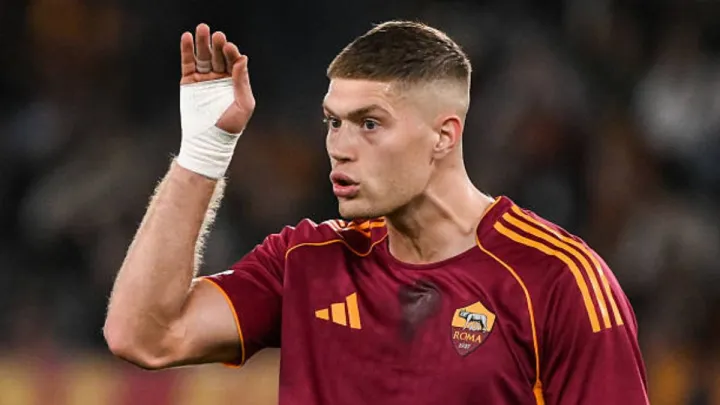 Довбик провів розмову з Гасперіні: чим все закінчилося для українського нападника Роми