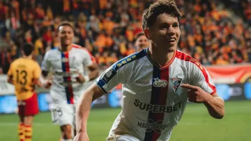 Хлань допоміг Гурніку повернутися в гонку за чемпіонство: гол українця записали на суперника