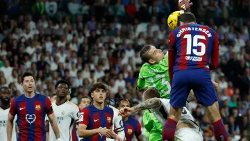 «Лунін дебютував у статусі зірки на «Сантьяго Бернабеу‎»: іспанські ЗМІ оцінили гру голкіпера Реала проти Барселони