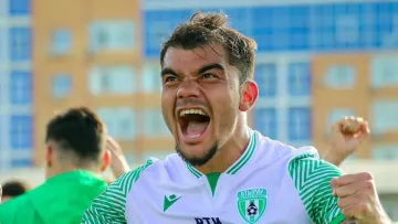 Ексхавбек Шахтаря та Металіста знайшов новий клуб: Нойок повернувся до колишньої команди