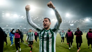 Українське дербі в Польщі наробило галасу: огляд матчу між Лехією та Заглембє