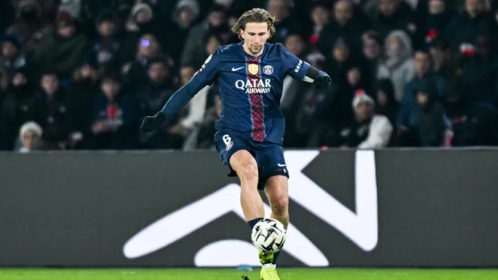 Забарний провалив дербі, не догравши його до кінця: детальна статистика українця у грі ПСЖ – ФК Париж