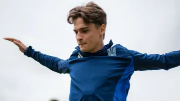 «‎Коли Київ вже був, то Москви ще ніде не було»: хавбек Олімпіакоса пояснив, чому вирішив грати за Україну