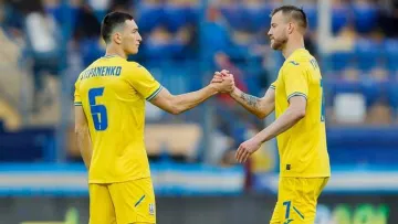 Легенди Динамо та Шахтаря спільно підтримують фізичну форму: футболісти здивували своїм заняттям