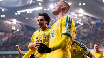 Яремчук і Зубков запалили у роздягальні збірної України: відео танців після перемоги над Ісландією