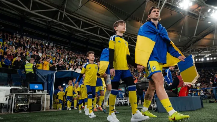 «Яка гра – така і підтримка»: протест вболівальників збірної України на матчі з Албанією