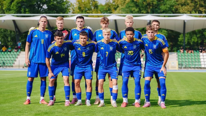 Футбол поза політикою? Збірній України доведеться зіграти на стадіоні, названому на честь президента